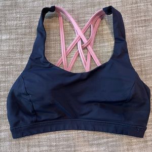 Lululemon free to be serene bra, size 6